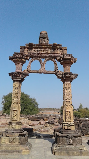 Hindola torana and Chaukhamba 10