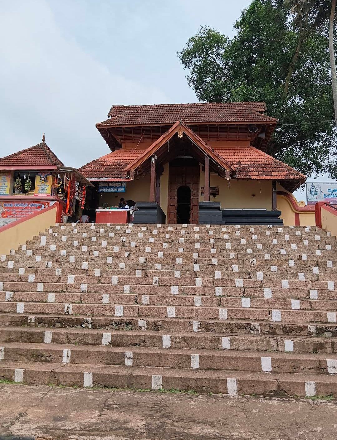 Kaviyoor Cave Temple