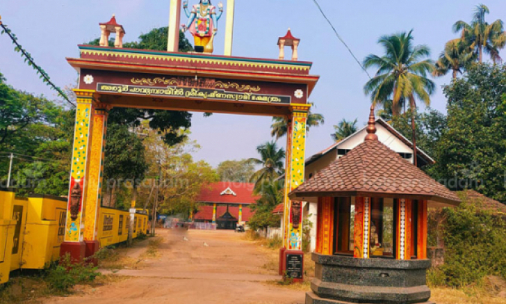 Pavumbayil Krishna temple 5