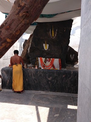 Abaya Hastha Swayambu Sri Lakshmi Narasimha Swamy Temple, Agaram Village, Hosur 5