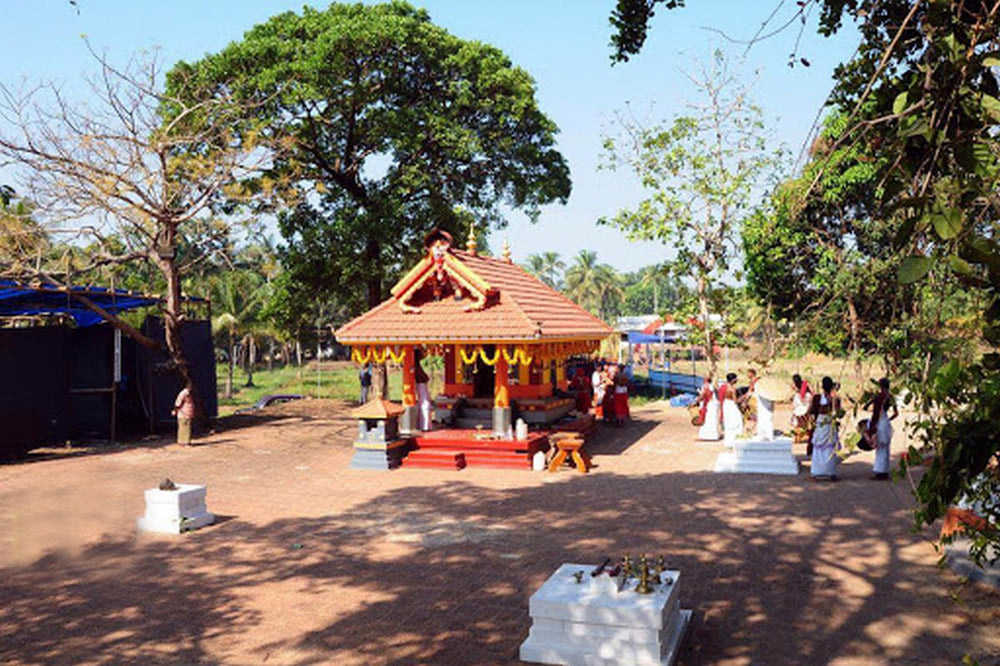 Kannapuram Kizhakke Kavu Bhagavathy Temple 4