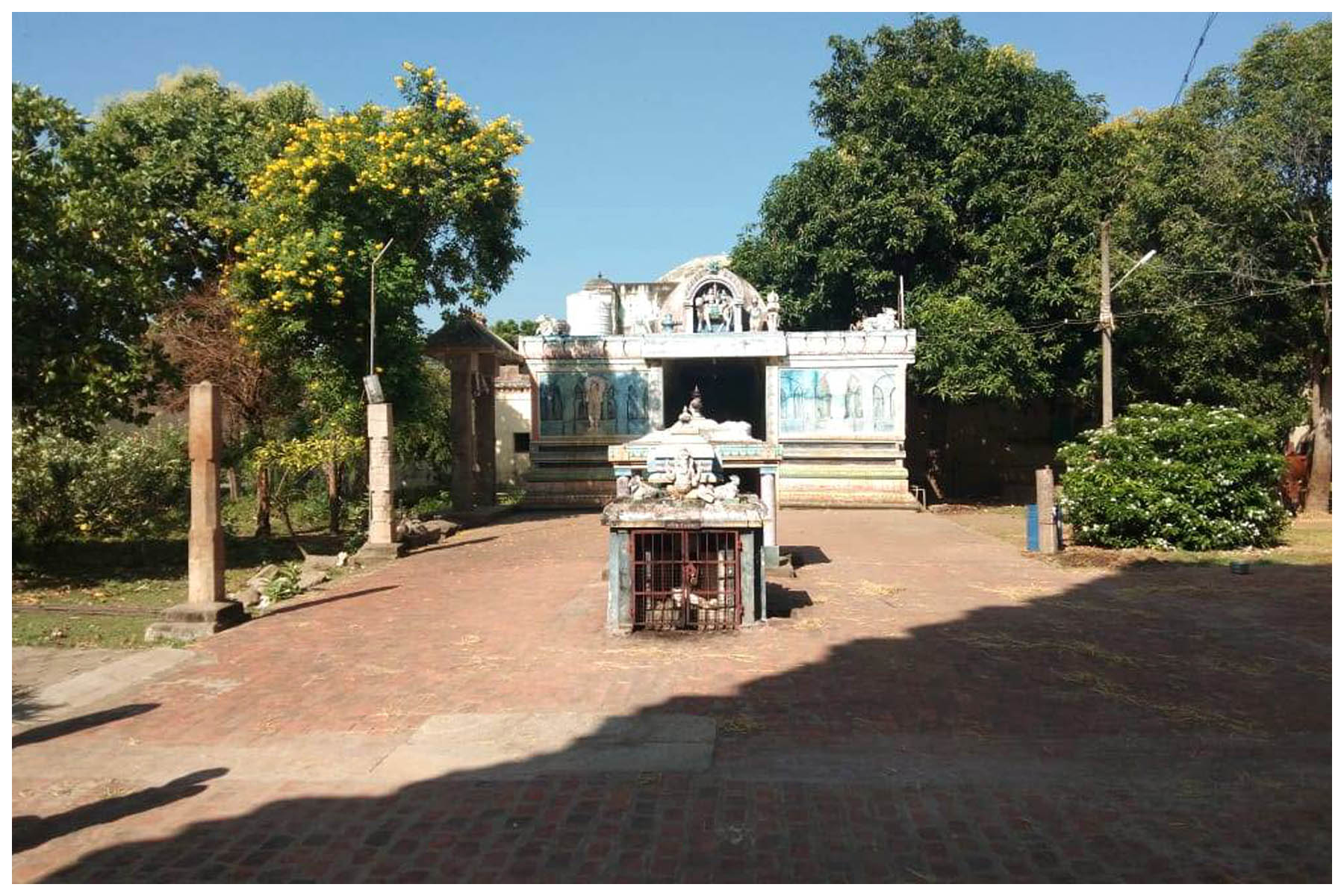 Innambur Ezhutharinathar Temple