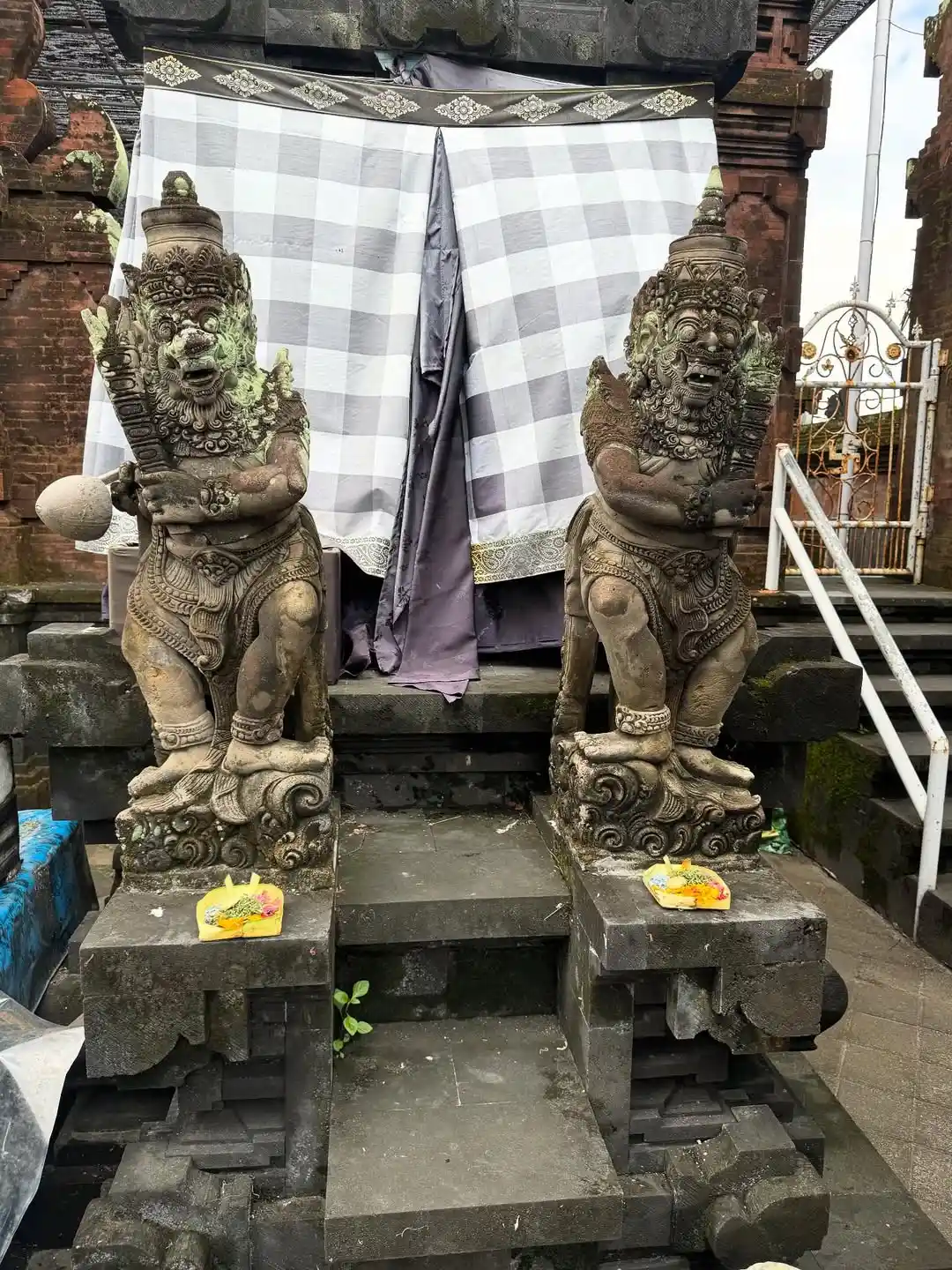 Pura Petitenget 6