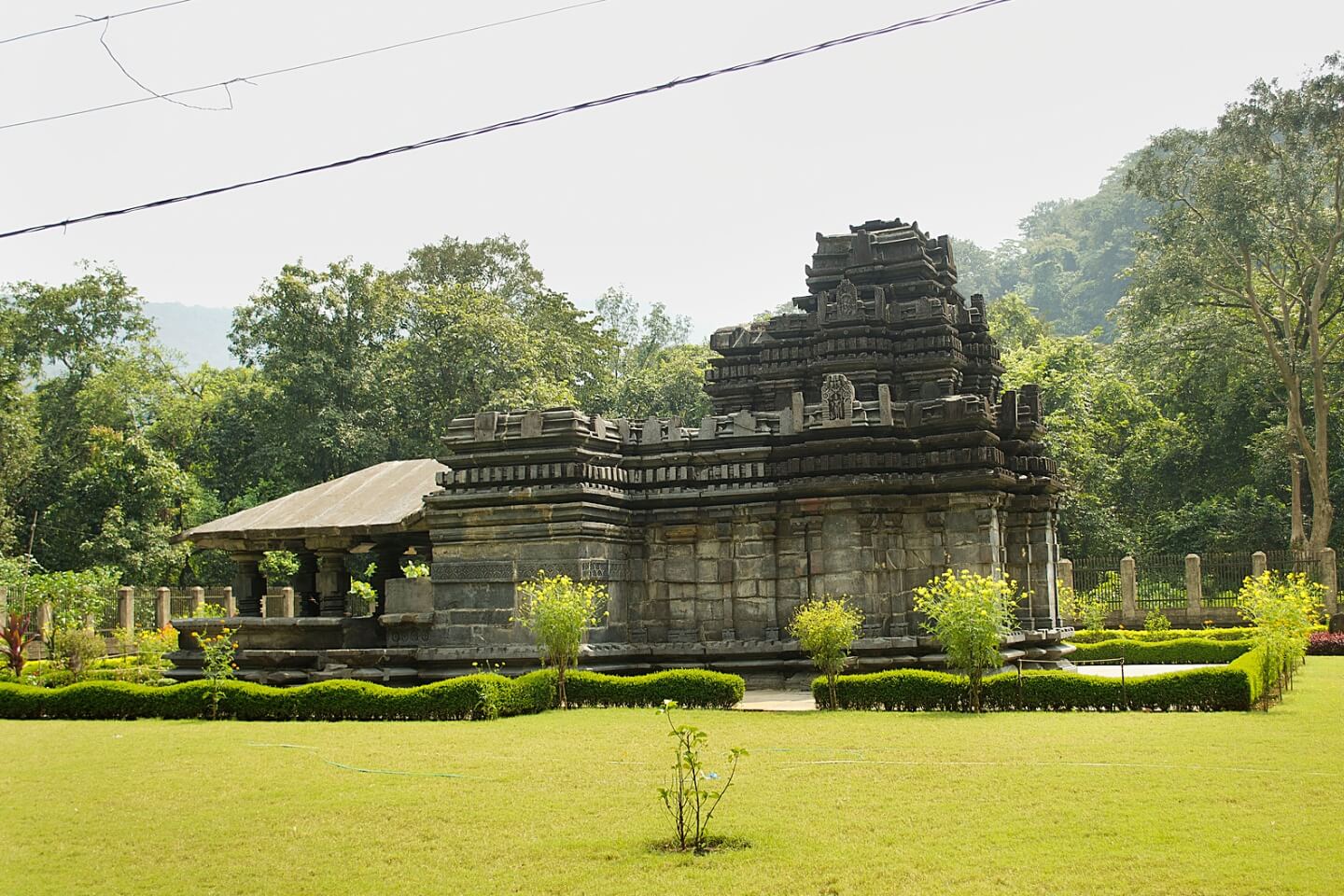 Mahadev Temple, Tambdi Surla