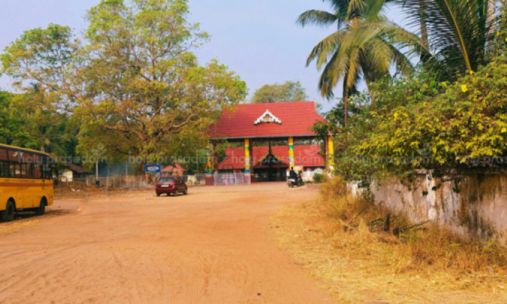 Pavumbayil Krishna temple 6