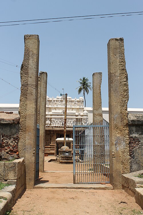 Kunnandarkoil Cave Temple
