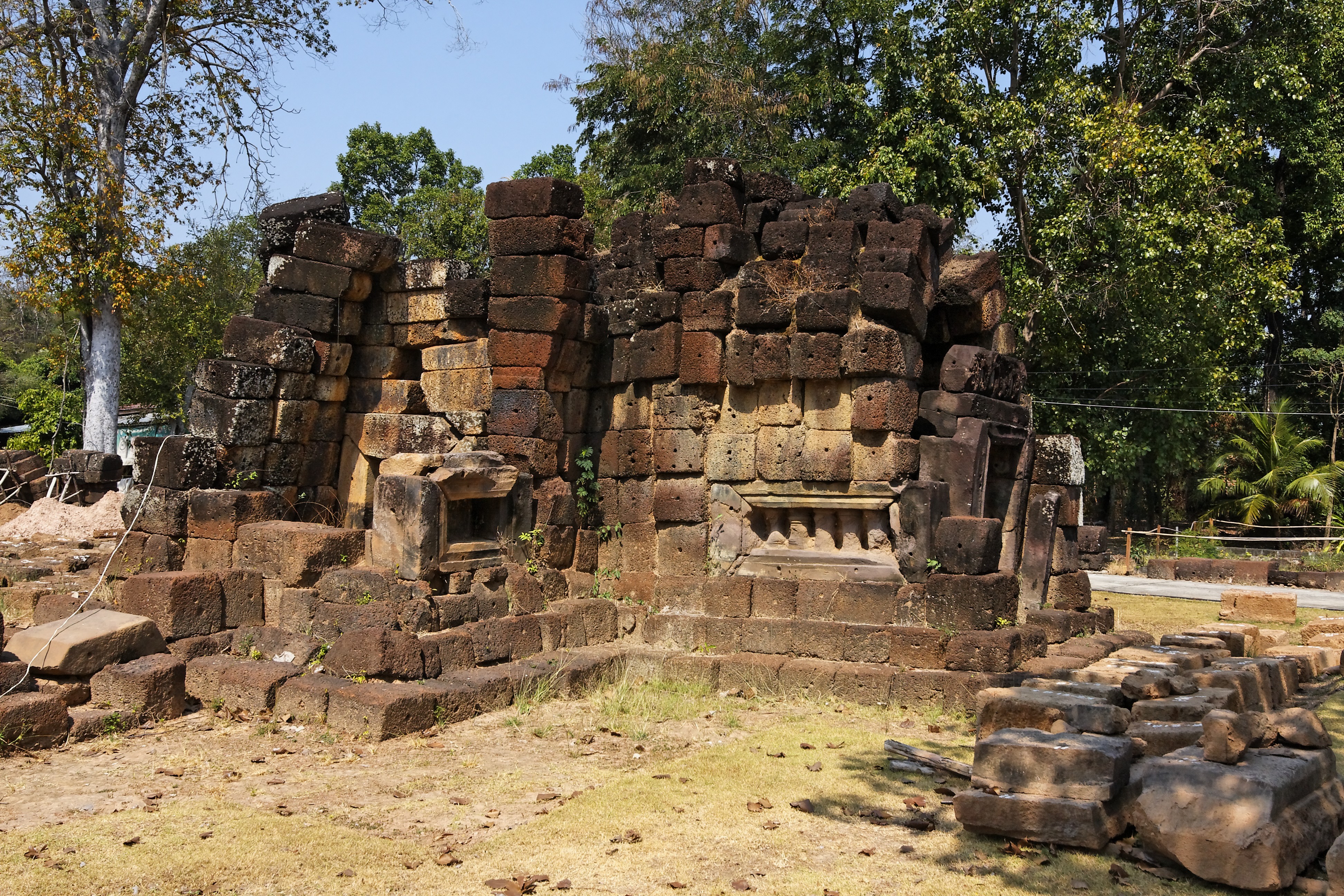 Prasat Sa Kamphaeng Noi 6