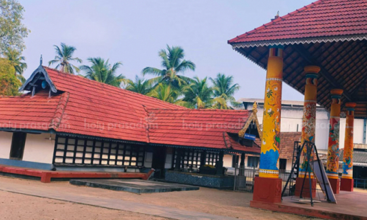 Pavumbayil Krishna temple 4