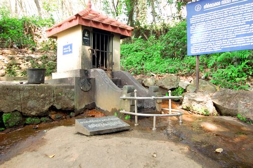 Mahadeva Temple at Thiruvumplavil, Anikad 6