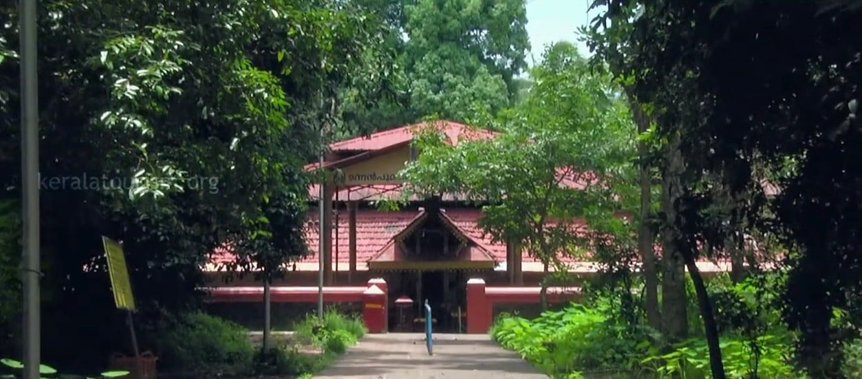 Mannam Purathu Kavu 8