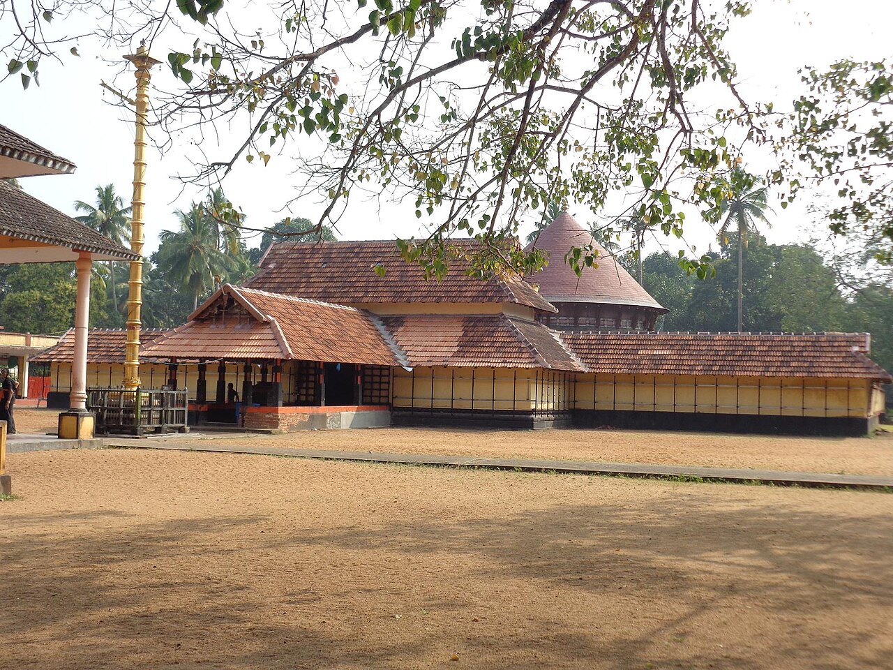 Thiruvanvandoor Mahaavishnu-Goshaala Krishnan Kshethram 7