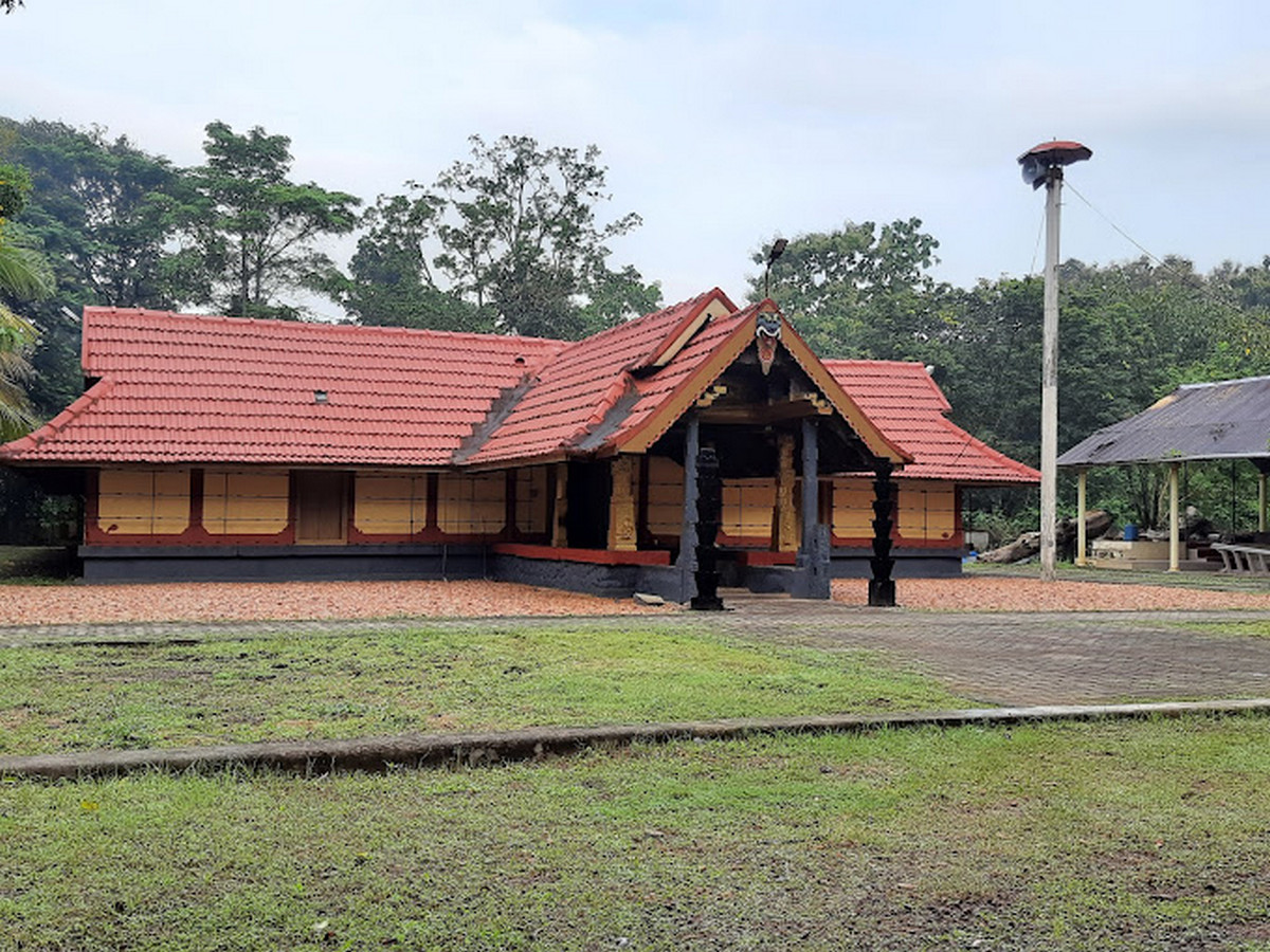 Kallisseri Azhakiyakavu Devi Temple, Chengannur 4
