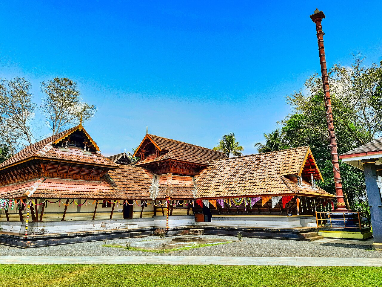 Velloor Vamana Murthy temple, Kizhavellur Kerala 7