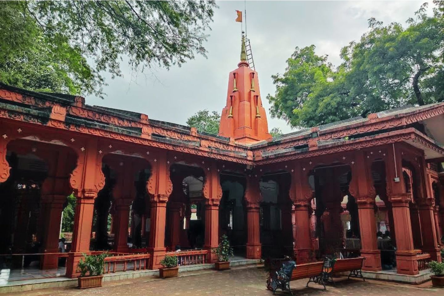 Sarasbaug Temple