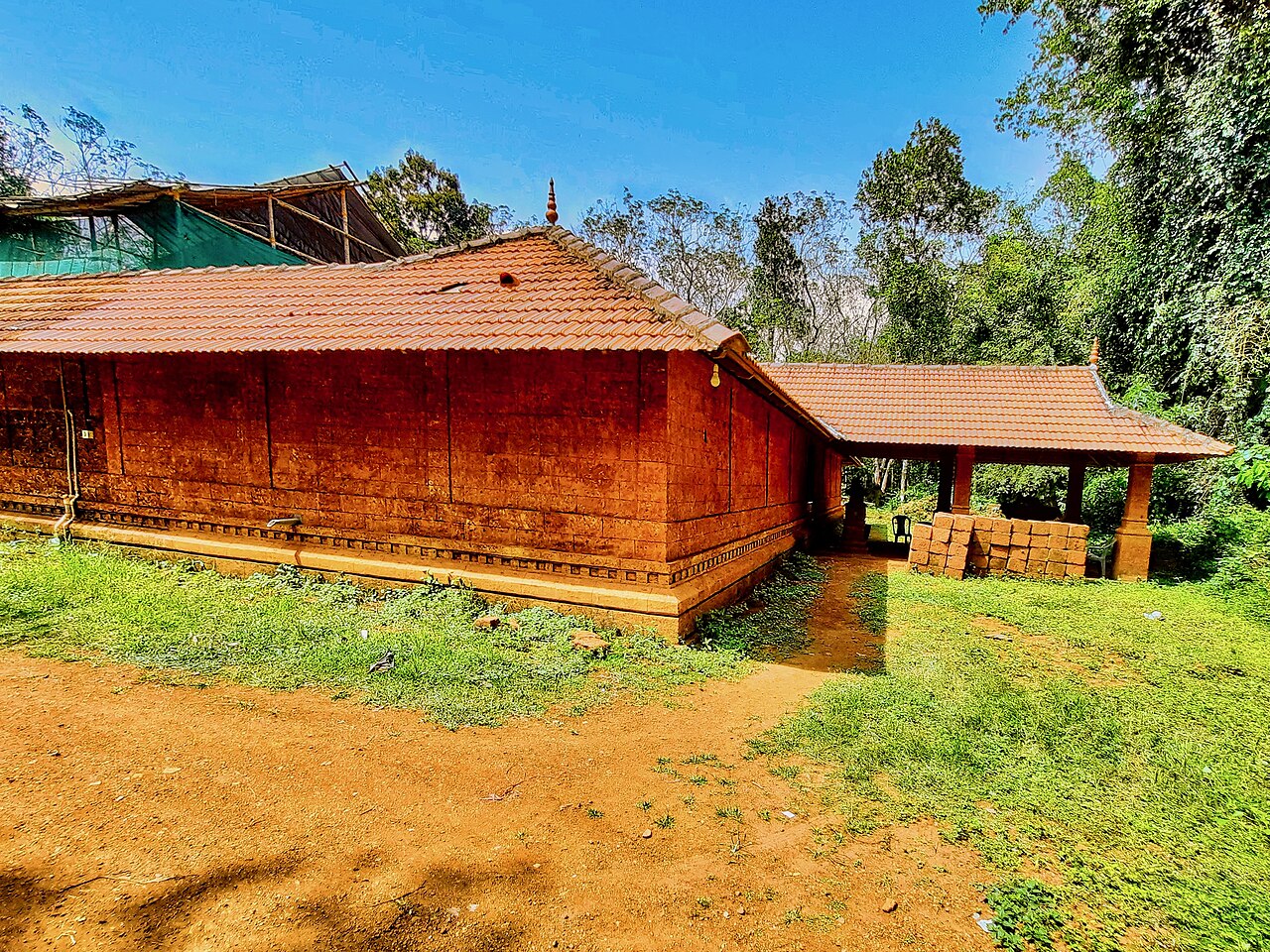 Ramapuram Mahavishnu temple, Eramam Kerala 4
