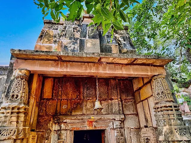 Chaubis Avatar Temple, Panthia Omkareshwar 8