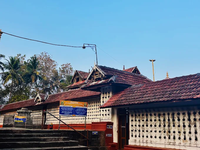Thiruvaalathoor Randumoorthi Bhagavathi Kshethram 6