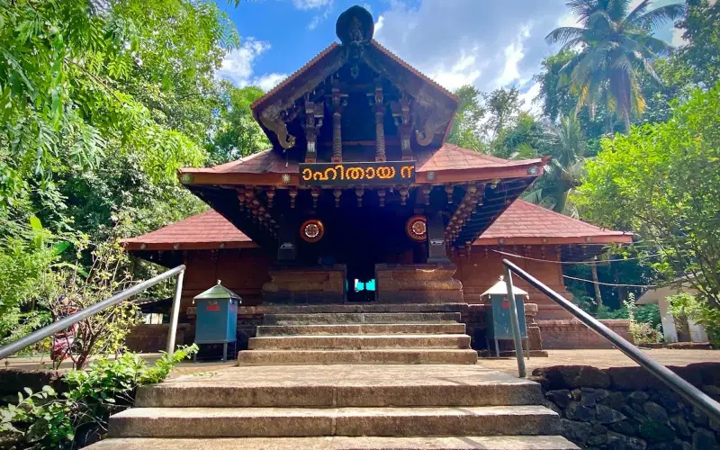 Madathilkkavu Devi Temple 4