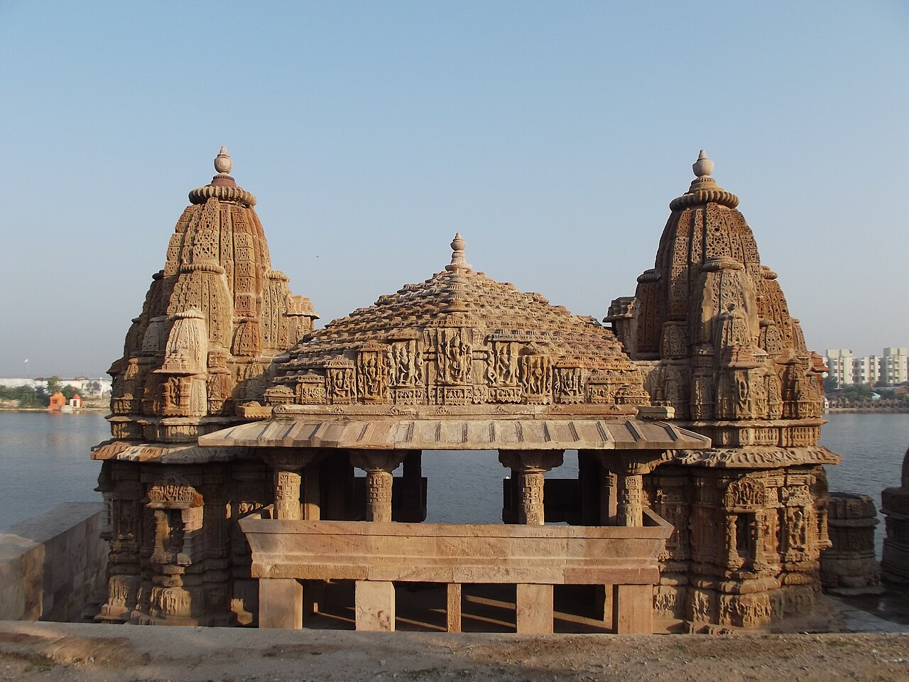 Munsar lake and shrines