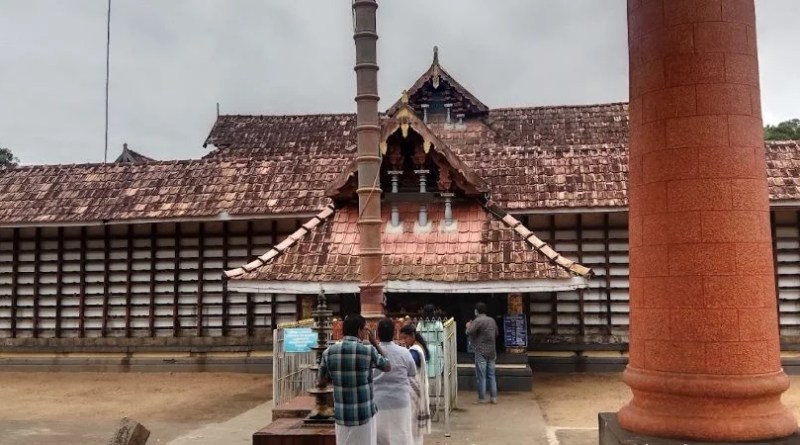Vadakkan Paravoor Peruvaram Mahadeva Temple 4