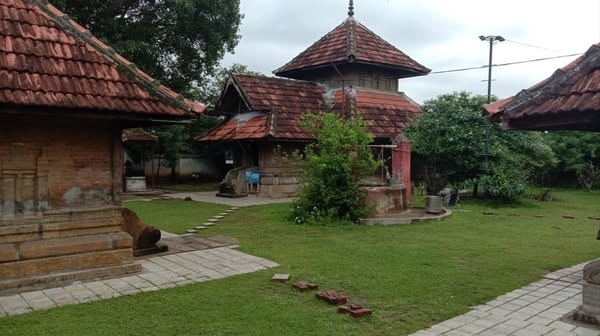 Anchumurthy Temple anikode