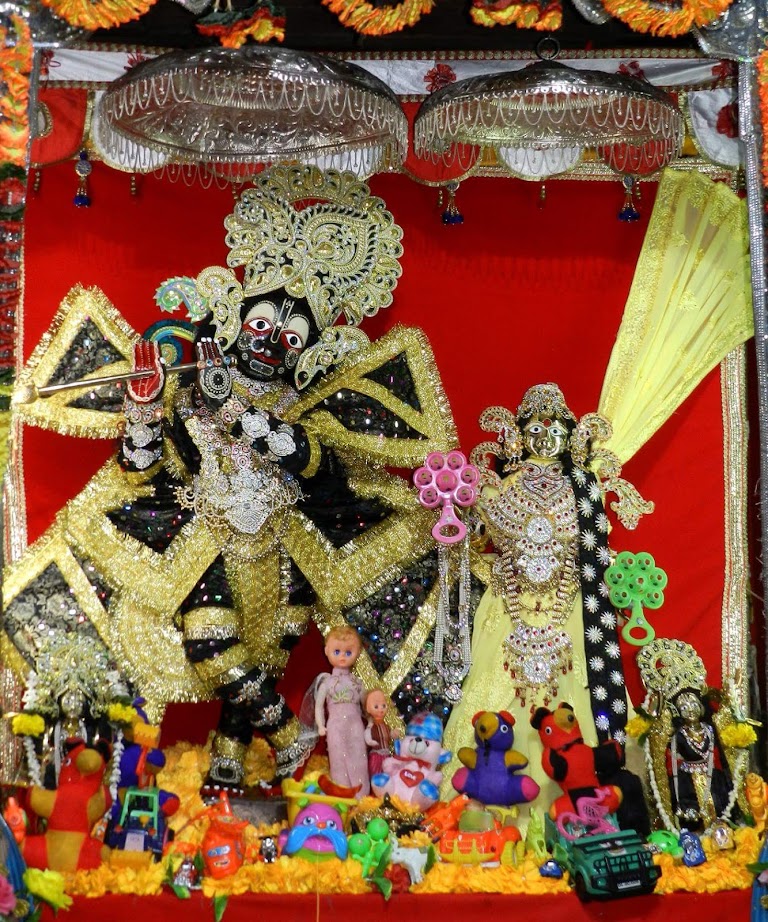 Sri Radha Shyamsundar Mandir
