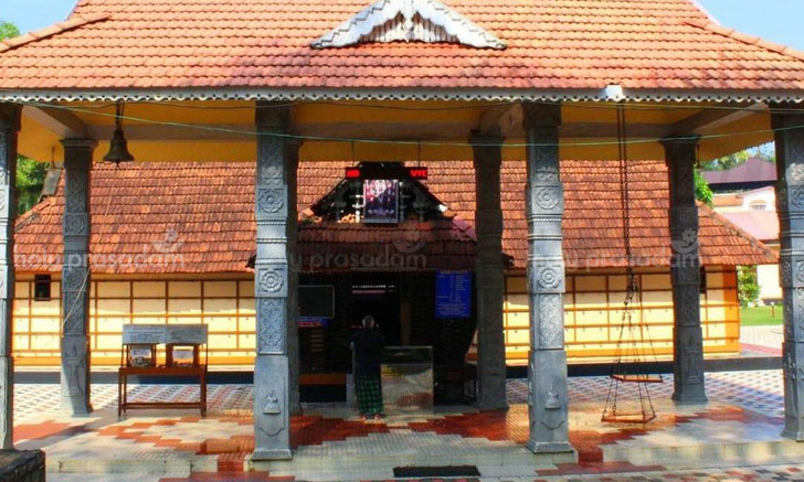 Mahadeva Temple at Thiruvumplavil, Anikad 5